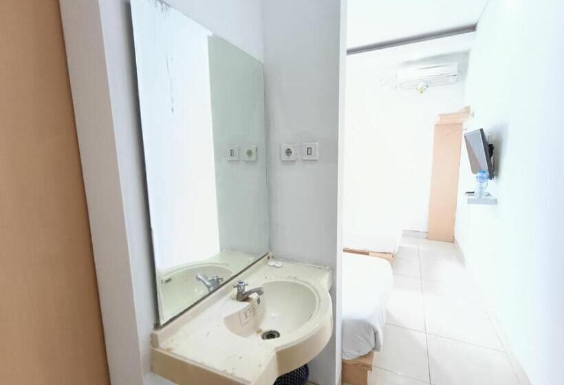 Urbanview Hotel B Liv Kendari By Reddoorz