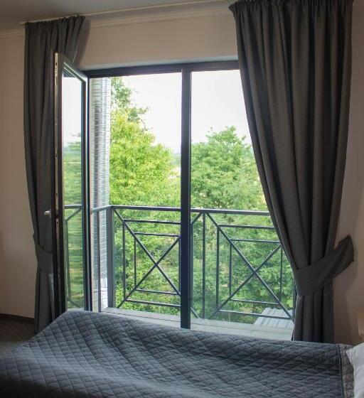 호텔 готельно ресторанний комплекс фамілія