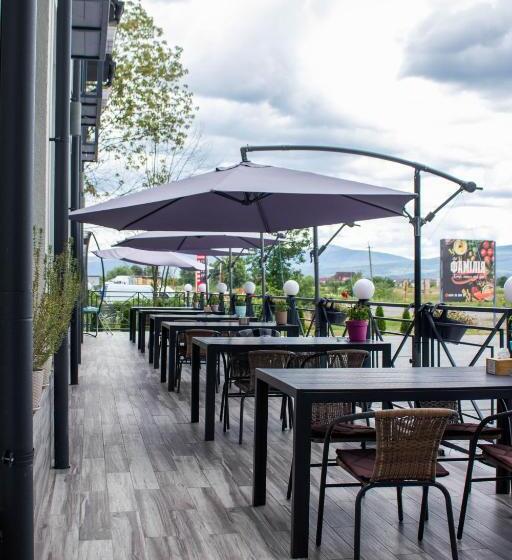 호텔 готельно ресторанний комплекс фамілія