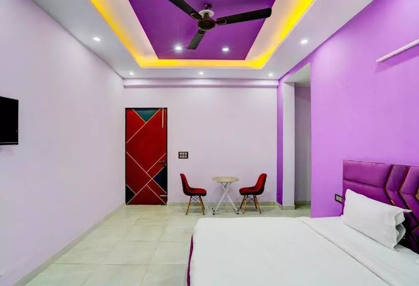 Hotelli Oyo 82107 Golden Inn