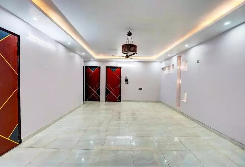 Hotelli Oyo 82107 Golden Inn