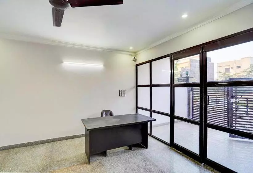 Hotelli Oyo 82107 Golden Inn
