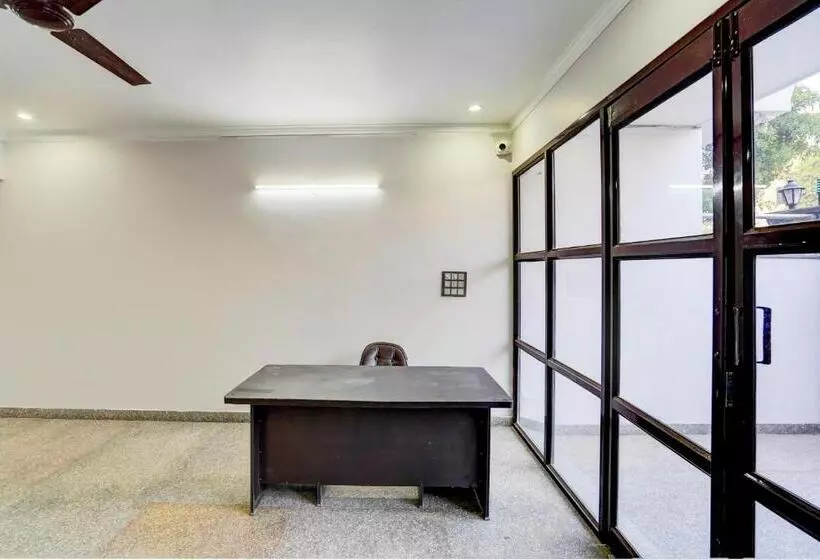Hotelli Oyo 82107 Golden Inn