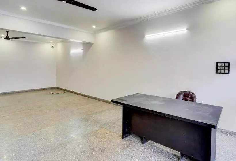 Hotelli Oyo 82107 Golden Inn