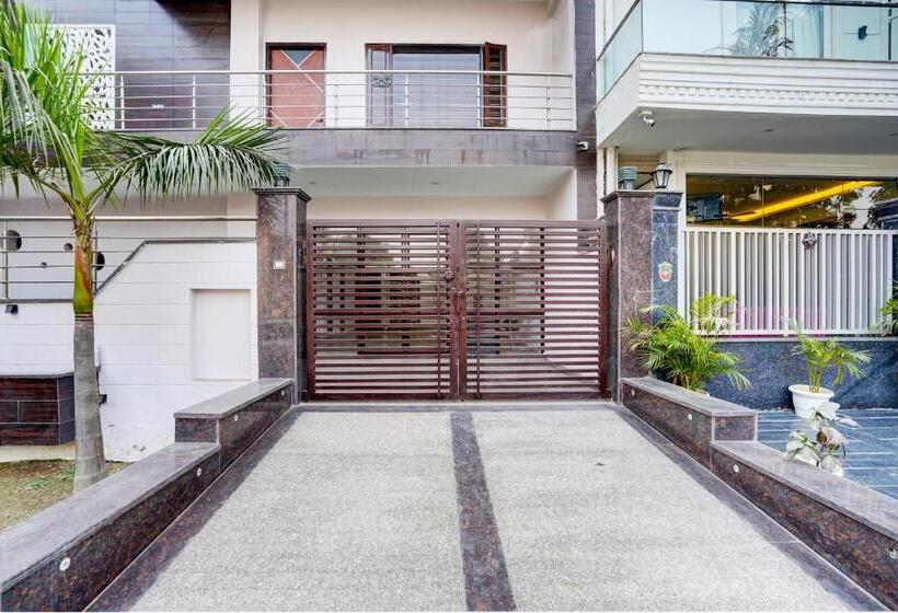 בית מלון כפרי Oyo 82107 Golden Inn