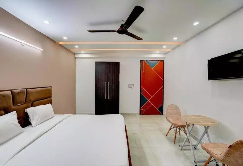 Hotelli Oyo 82107 Golden Inn