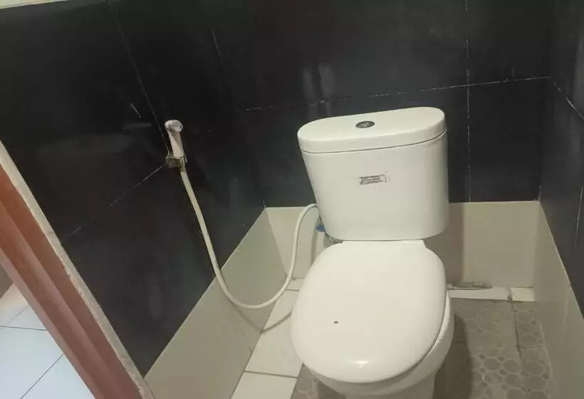 Oyo 93485 Hotel Kenzie Sentani