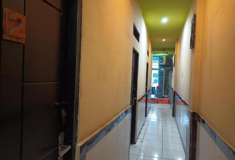 Oyo 93485 Hotel Kenzie Sentani