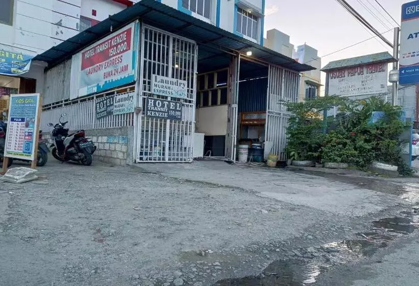 Oyo 93485 Hotel Kenzie Sentani