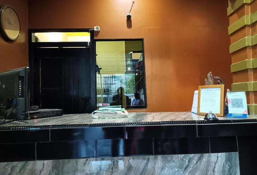 Oyo 93485 Hotel Kenzie Sentani