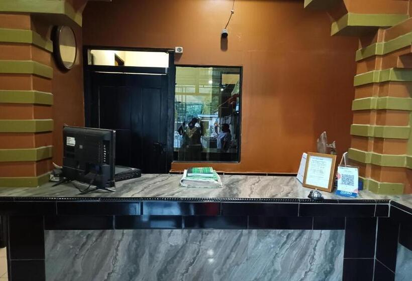 Oyo 93485 Hotel Kenzie Sentani