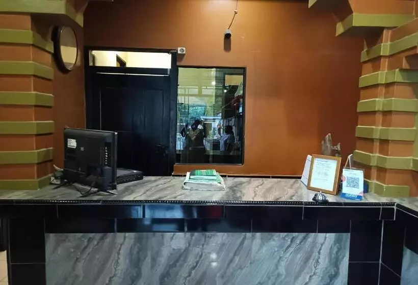 Oyo 93485 Hotel Kenzie Sentani