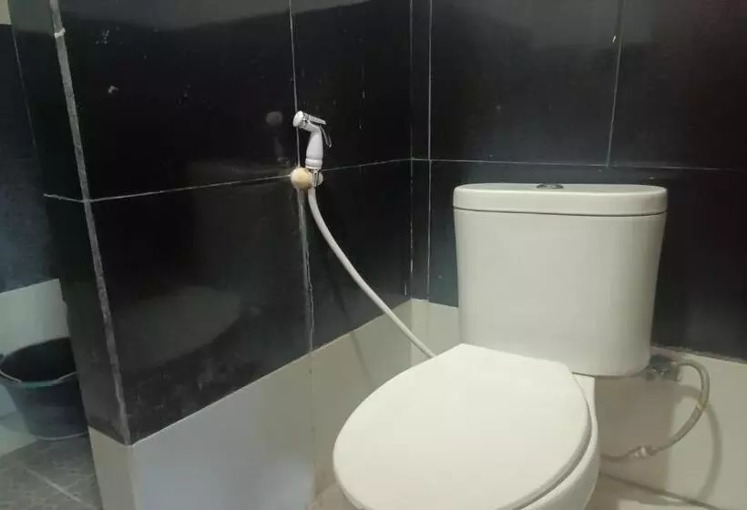 Oyo 93485 Hotel Kenzie Sentani