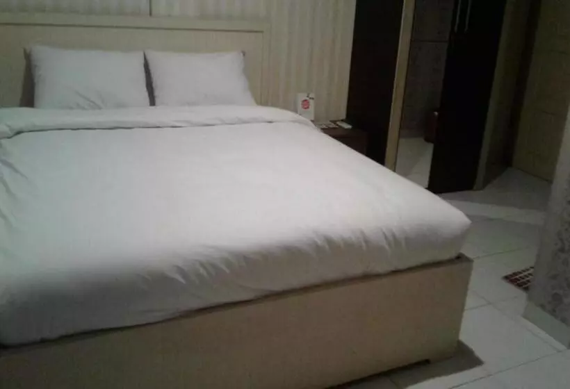 Oyo 93485 Hotel Kenzie Sentani