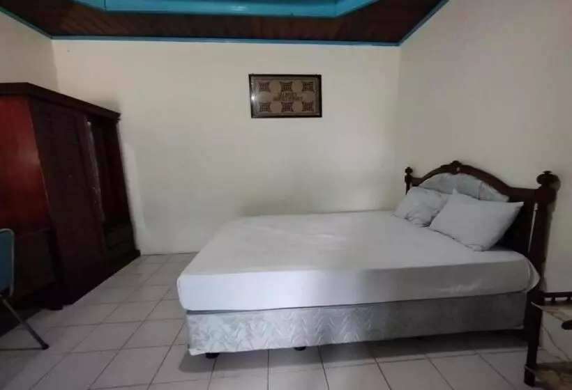 Oyo 93485 Hotel Kenzie Sentani