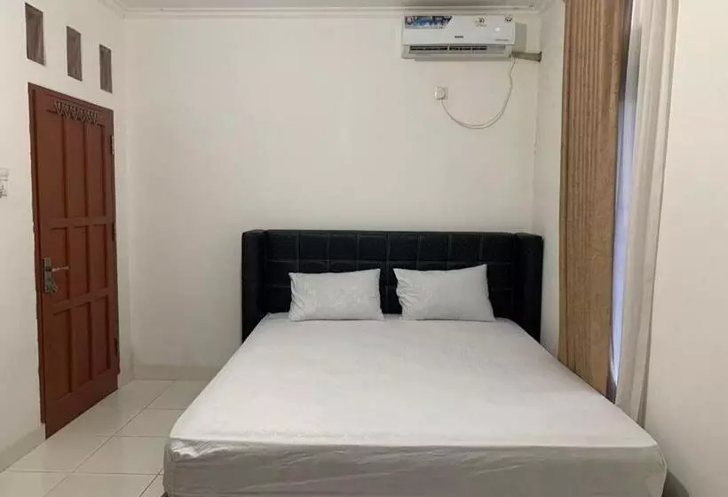 Oyo 93485 Hotel Kenzie Sentani