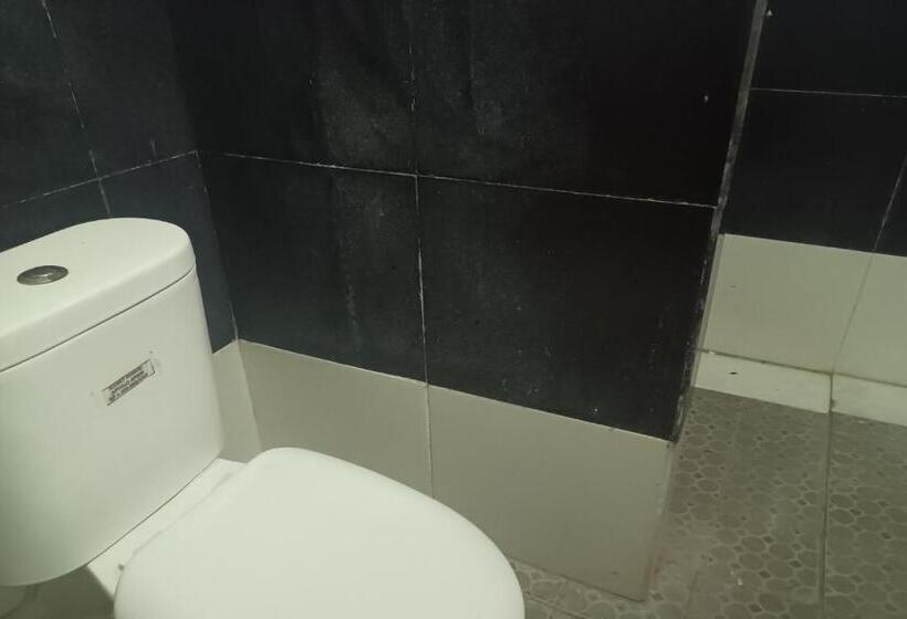 Oyo 93485 Hotel Kenzie Sentani