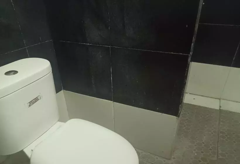 Oyo 93485 Hotel Kenzie Sentani