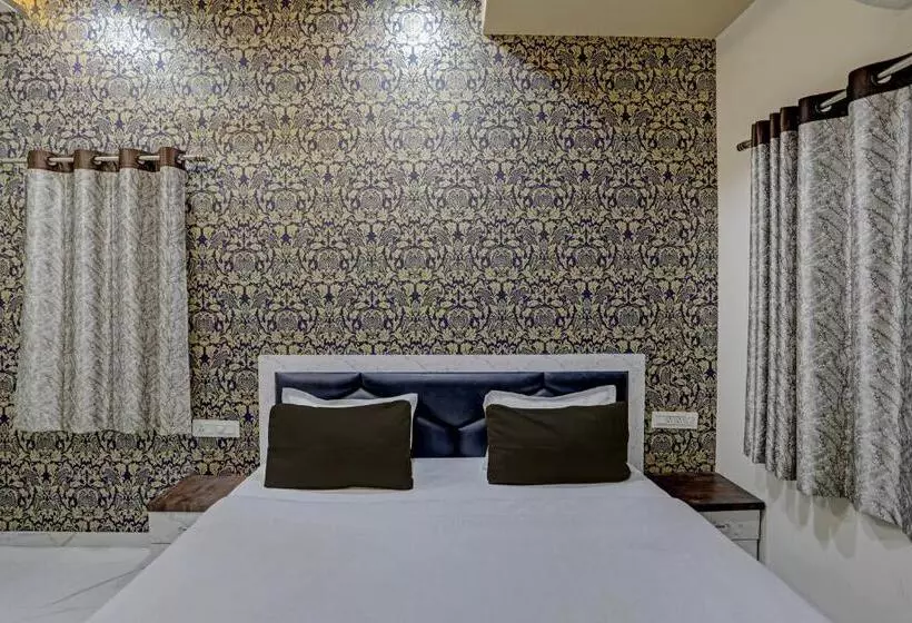 Oyo Hotel G L