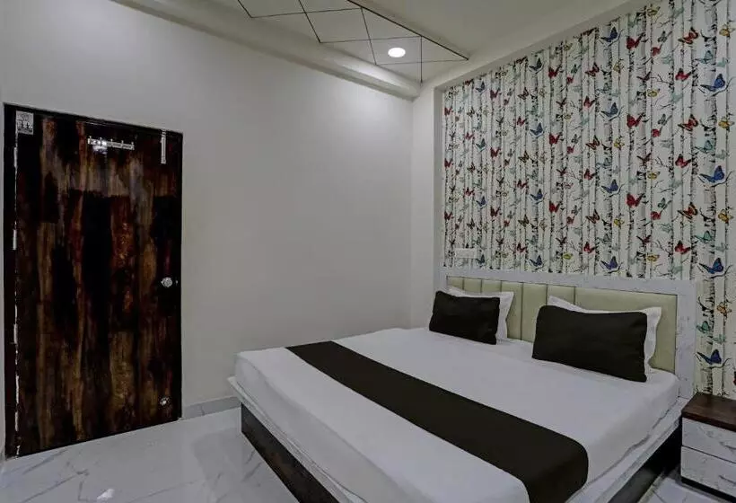 Oyo Hotel G L