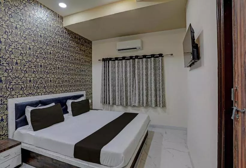 Oyo Hotel G L