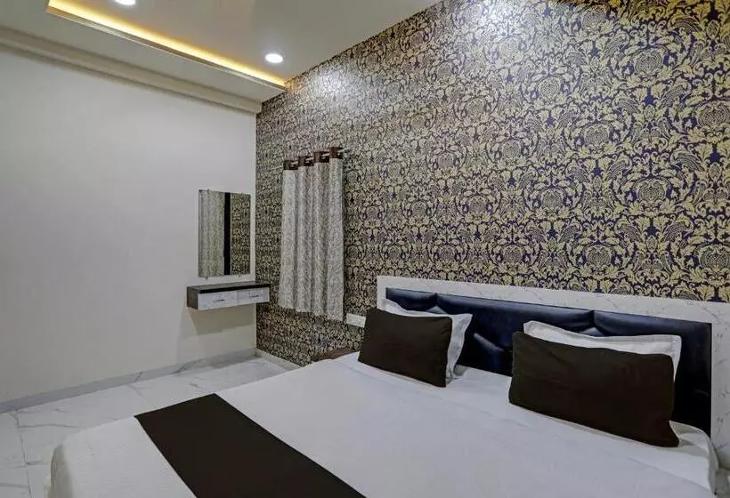 Oyo Hotel G L