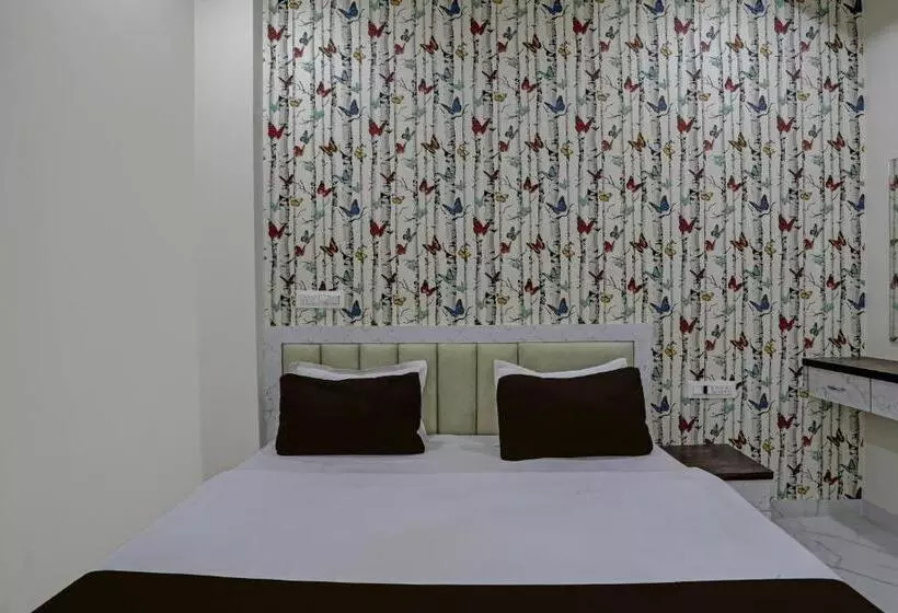 Oyo Hotel G L