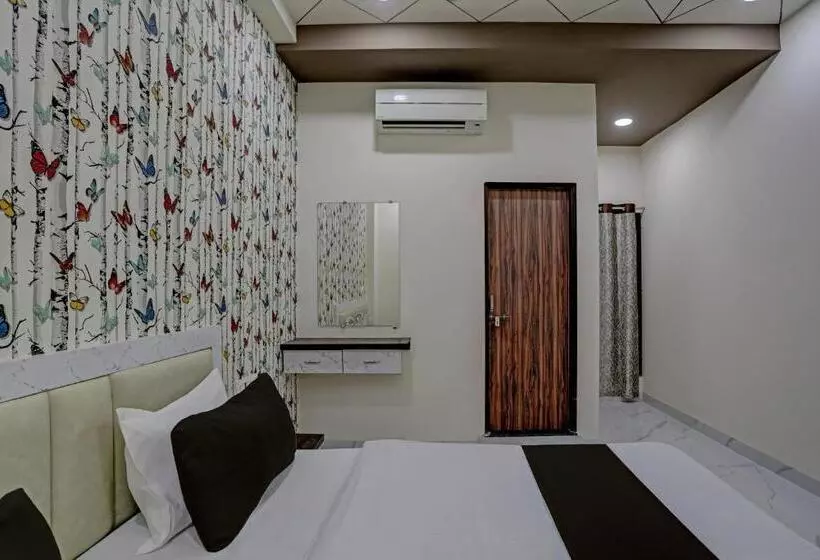 Oyo Hotel G L