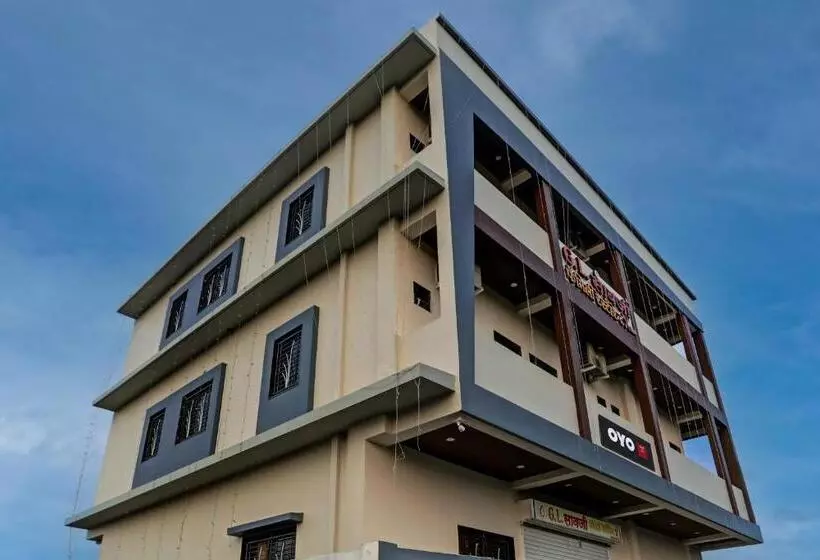 Oyo Hotel G L