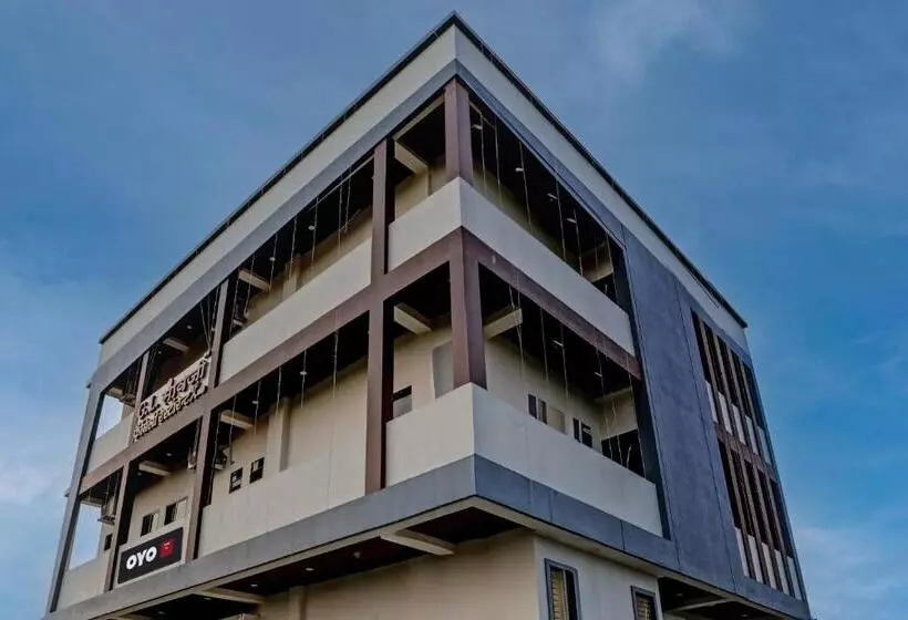 Oyo Hotel G L