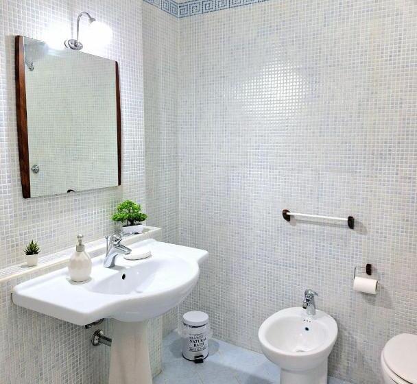 Pensió Black & White