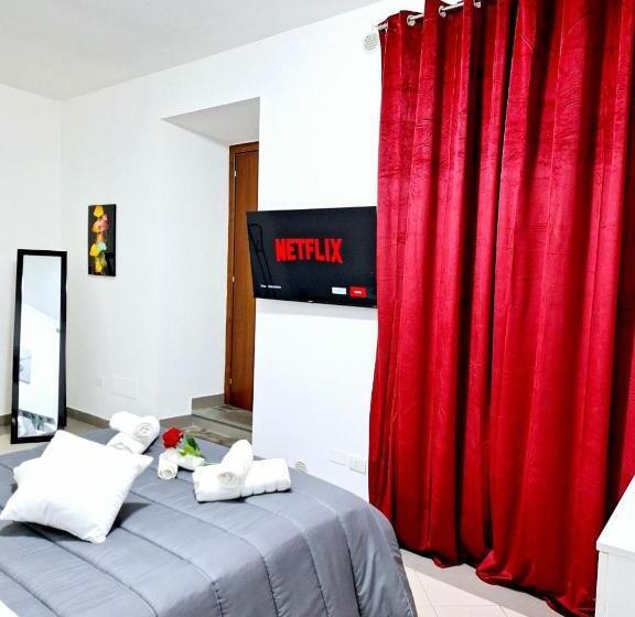 Pensió Black & White