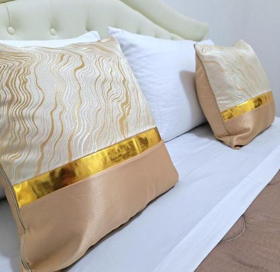 Pensió Black & White