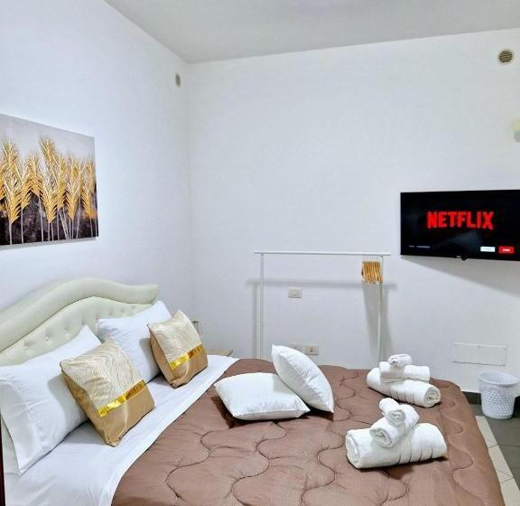 Pensió Black & White