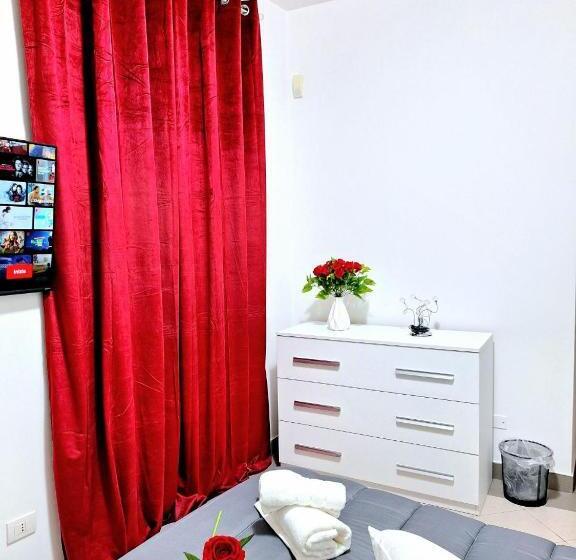 Pensió Black & White