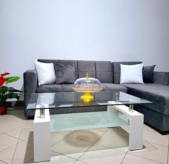 Pensió Black & White