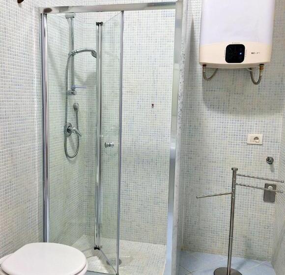 Pensió Black & White