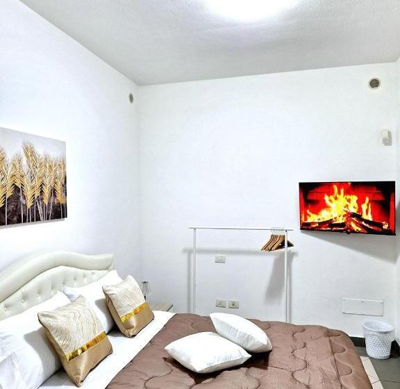 Pensió Black & White