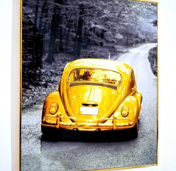 Pensió Black & White