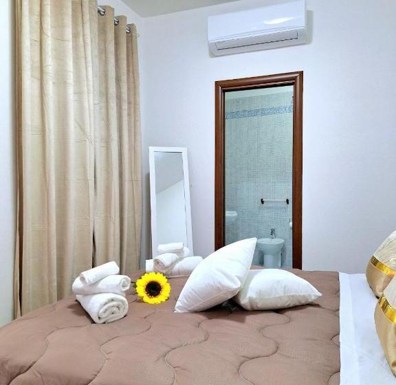 Pensió Black & White