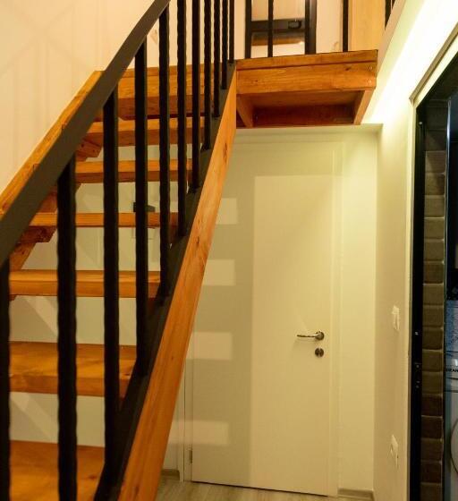 پانسیون Cozzy Loft Blloku Downtown