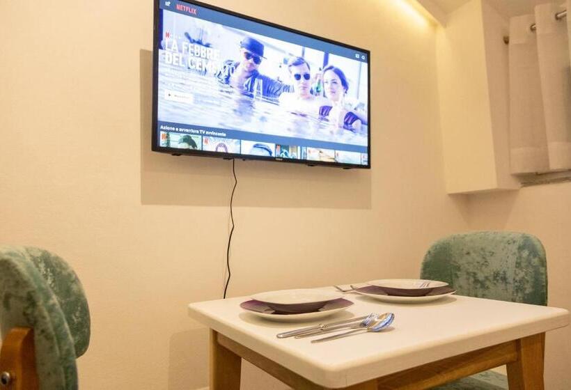 پانسیون Cozzy Loft Blloku Downtown