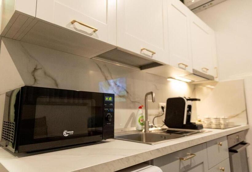 پانسیون Cozzy Loft Blloku Downtown