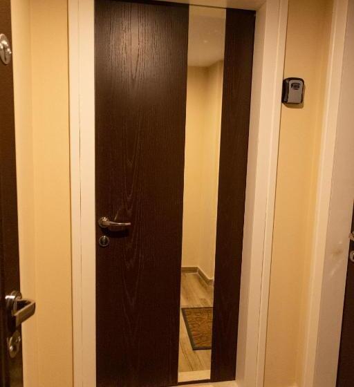 پانسیون Cozzy Loft Blloku Downtown