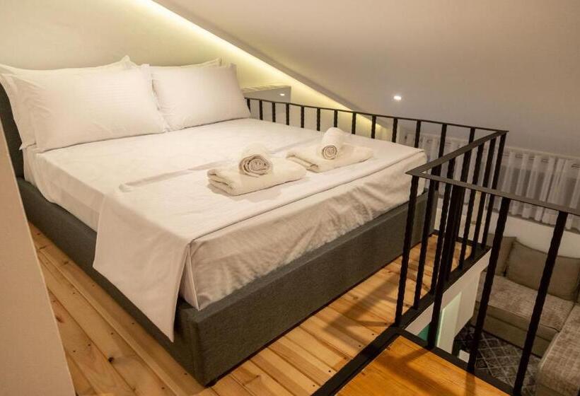 پانسیون Cozzy Loft Blloku Downtown