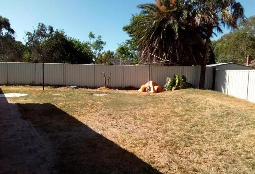 ペンション Homestay Upon Kenwick Station