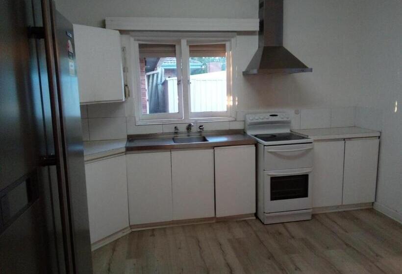 ペンション Homestay Upon Kenwick Station