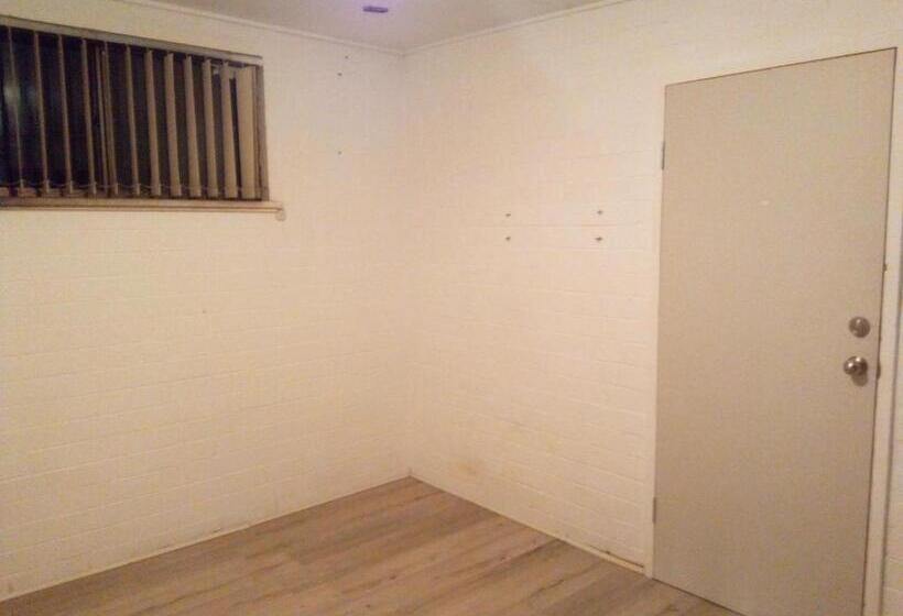 ペンション Homestay Upon Kenwick Station