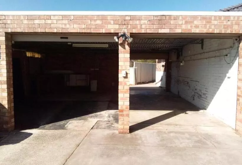 ペンション Homestay Upon Kenwick Station