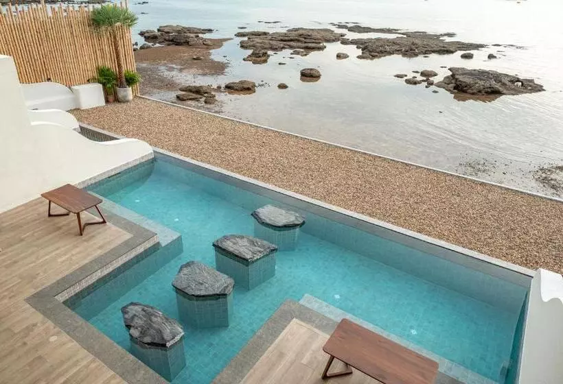 Tasana Bar And Luxury Resort